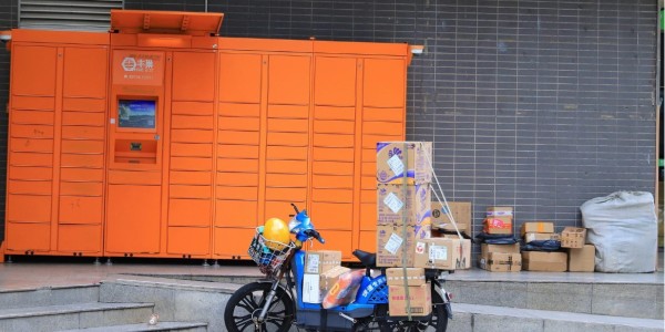 邮政、快递企业运输防控物资累计5.63万吨、包裹1.6亿件