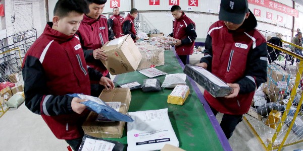 国家邮政局：11月快递业务量突破130亿件，单月增量有望超30亿件